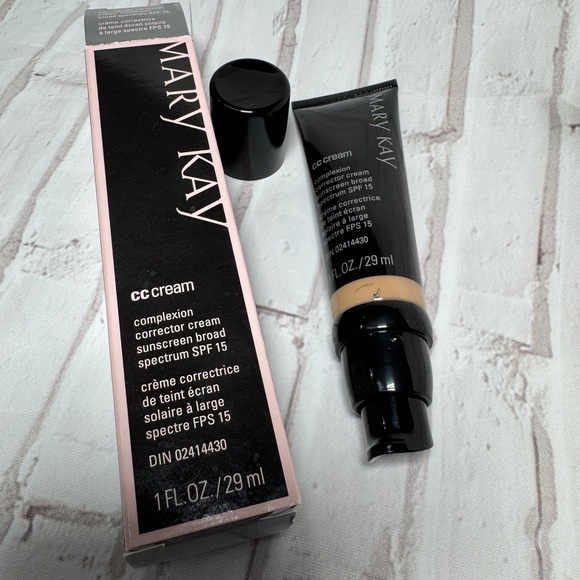 Mary Kay® CC Cream Sunscreen Broad Spectrum SPF 15* - Medium to Deep - Picture 3 of 5